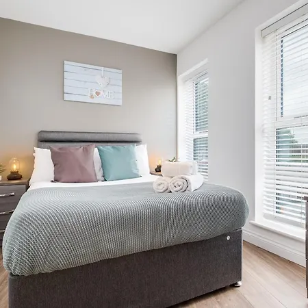 Pluxa Blue Sapphire Luxury Free Parking Free Wifi - Walk Everywhere, Travel, Biz, Leisure Apartment Birmingham
